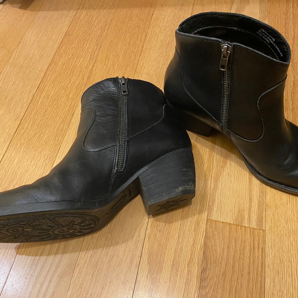 Women’s Born Black Leather Boots, Size 11